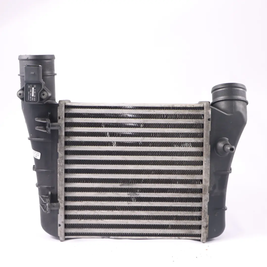 Carica Radiatore Intercooler Turbo Sinistra per Audi A4 B7 Aria con numero di parte 8E0145805T Audi A4 B7 Aria Carica Radiatore Intercooler Turbo Sinistra - SKU 8E0145805T - Numero di parte 8E0145805T