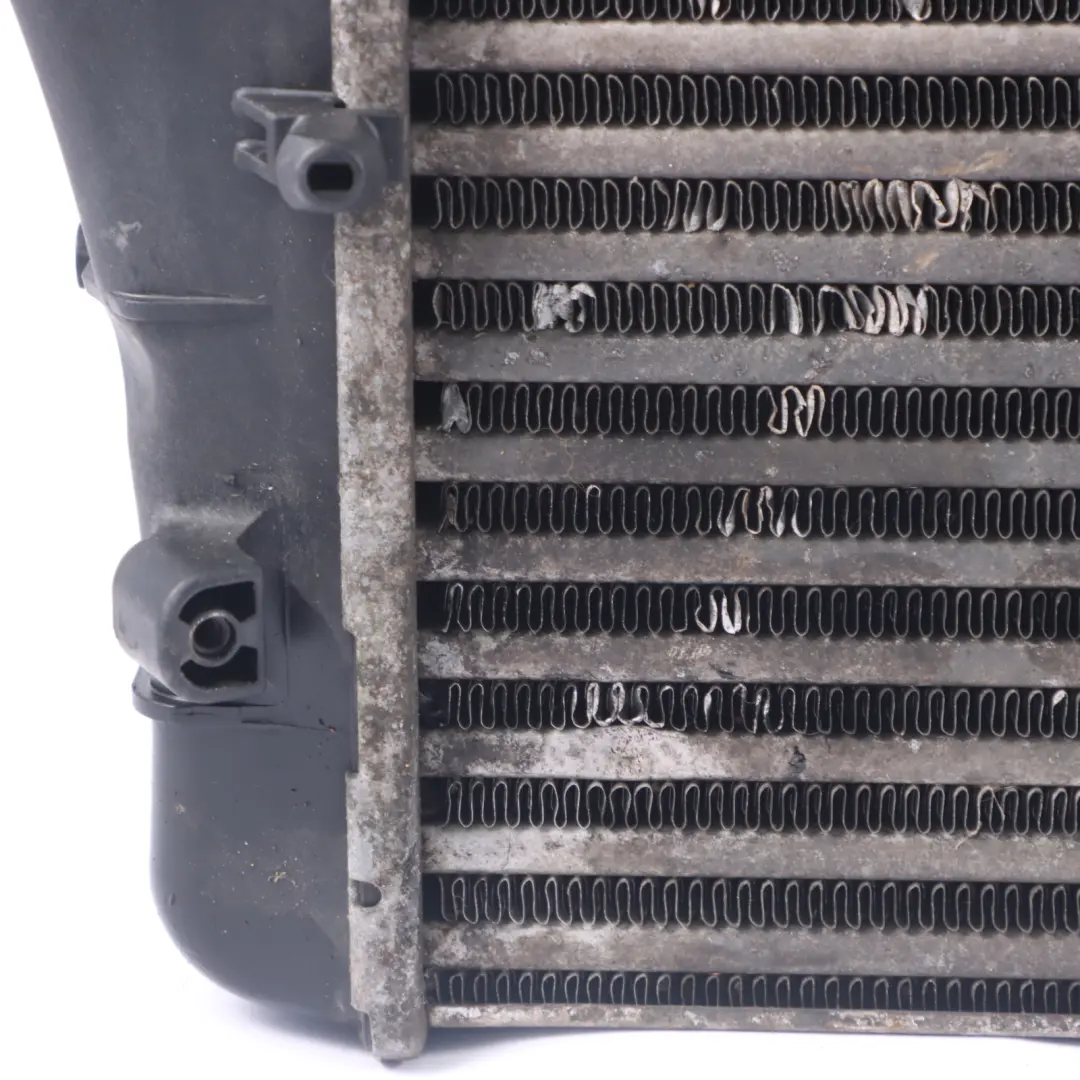 Audi A4 B7 Charge d'Air Intercooler Radiateur Turbo Gauche - SKU 8E0145805T - Numéro de pièce 8E0145805T