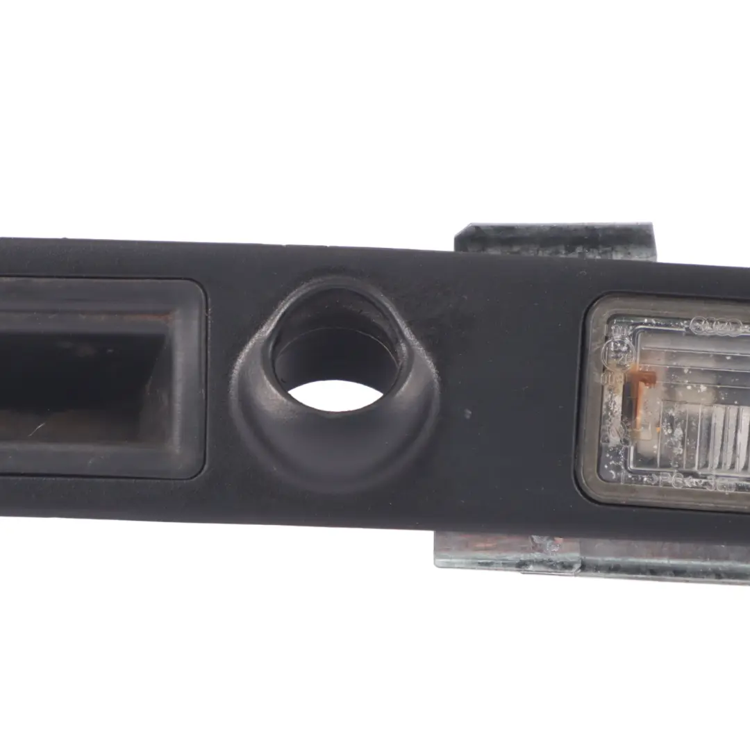 Portellone Bagagliaio Coperchio Maniglia Rivestimento per Audi A4 B7 con numero di parte 8E0827574C Audi A4 B7 Portellone Bagagliaio Coperchio Maniglia Rivestimento - SKU 8E0827574C - Numero di parte 8E0827574C