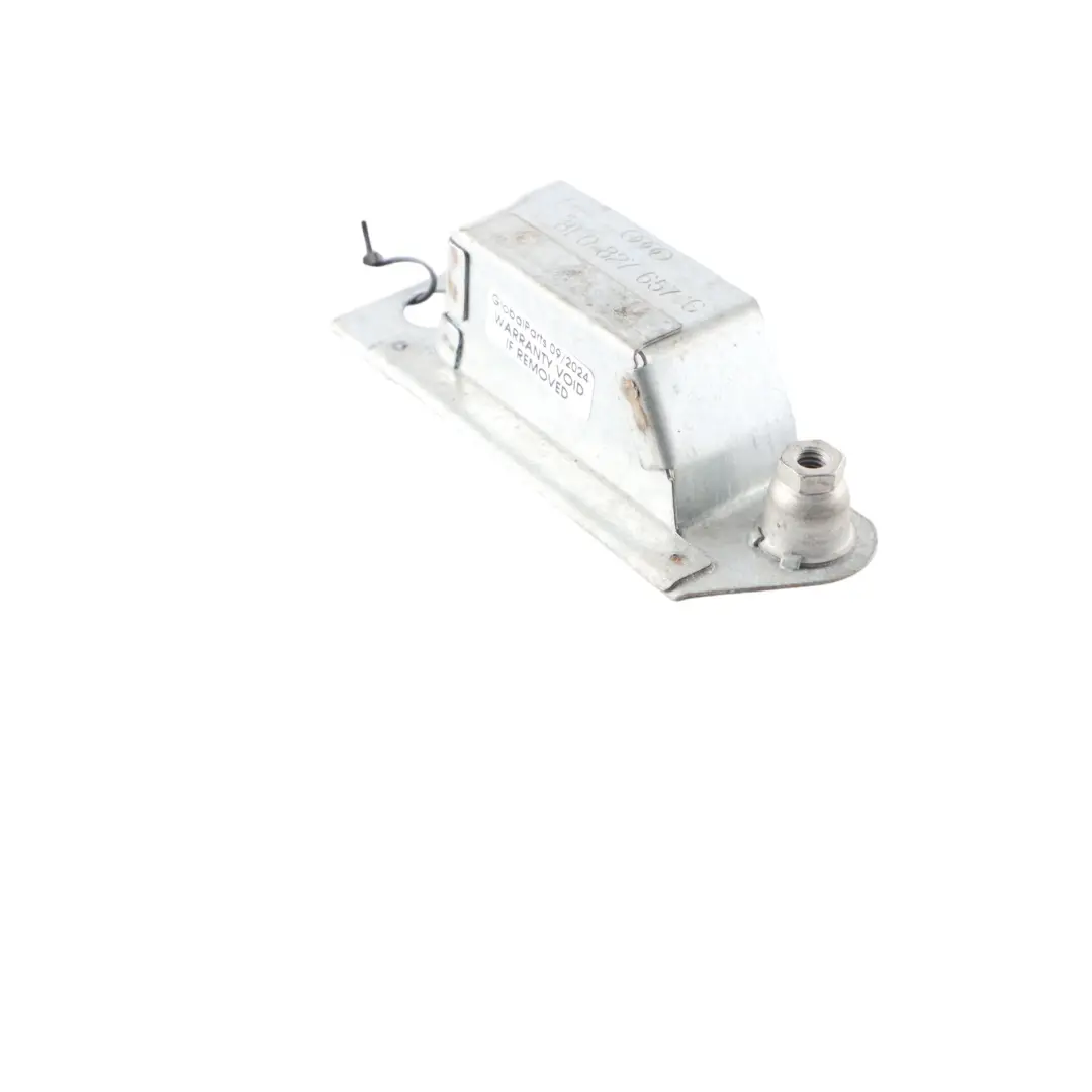 Retención Embellecedor Soporte Trasero Izquierdo para Skoda Octavia II con número de pieza 8E0827657G Skoda Octavia II Retención Embellecedor Soporte Trasero Izquierdo - SKU 8E0827657G - Número de pieza 8E0827657G