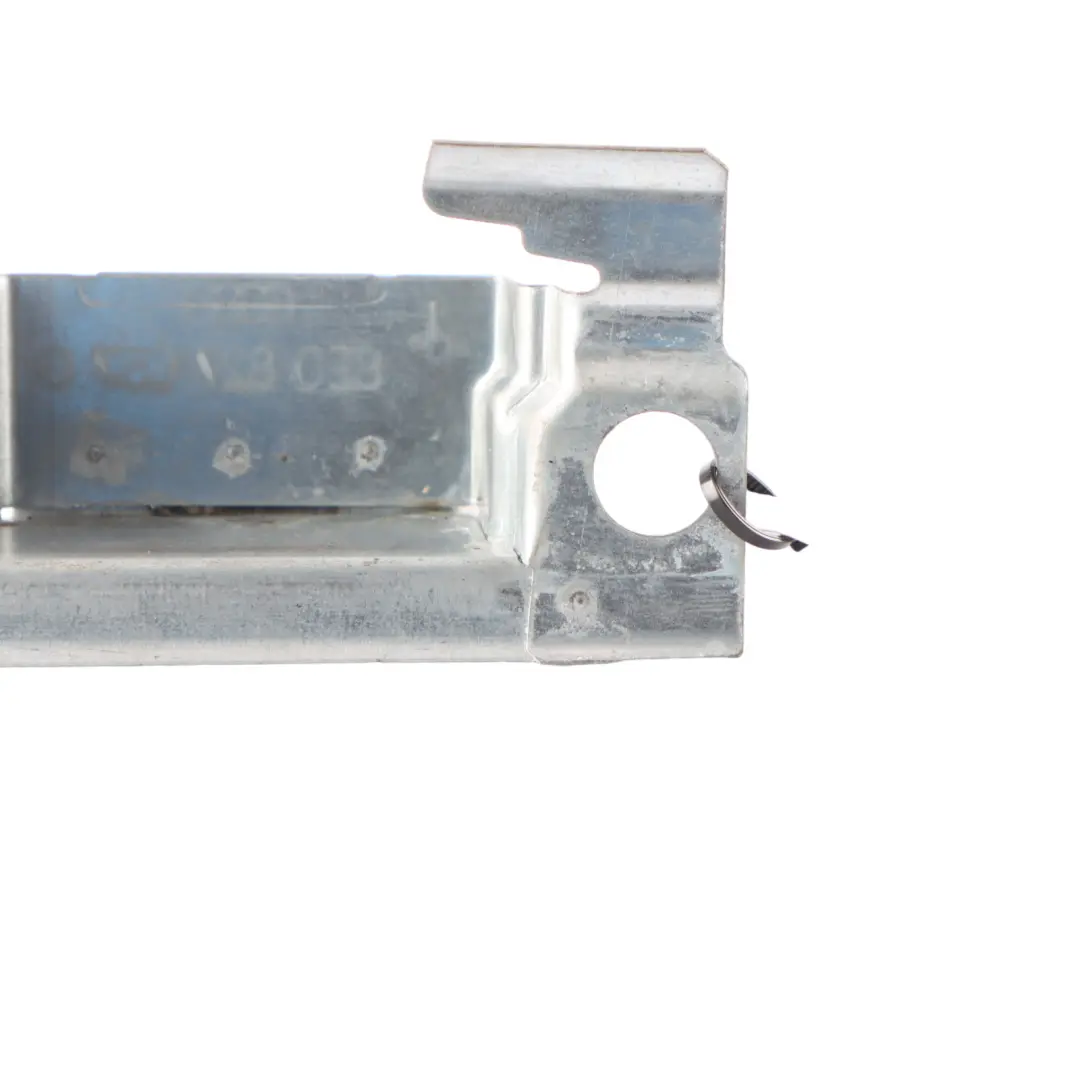 Retención Embellecedor Soporte Trasero Izquierdo para Skoda Octavia II con número de pieza 8E0827657G Skoda Octavia II Retención Embellecedor Soporte Trasero Izquierdo - SKU 8E0827657G - Número de pieza 8E0827657G