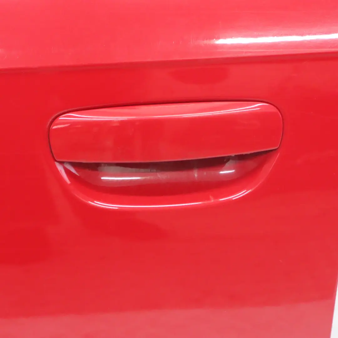 Puerta Delantera Izquierda Tapa Brilliant Red - Y3J para Audi A4 B7 con número de pieza 8E0831051J Audi A4 B7 Puerta Delantera Izquierda Tapa Brilliant Red - Y3J - SKU 8E0831051J-BRR - Número de pieza 8E0831051J