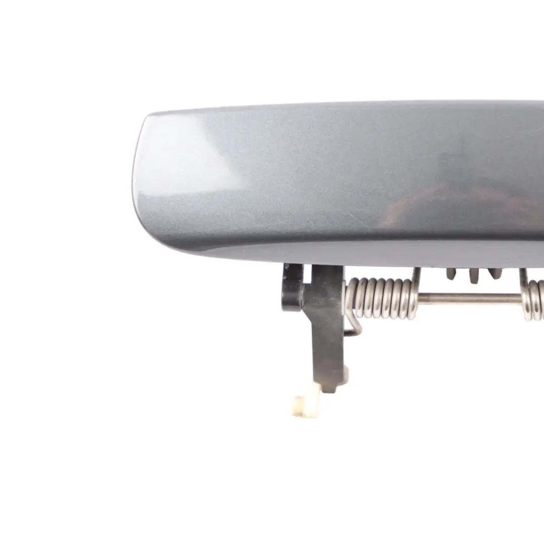 Maniglia sostegno per portiera posteriore destra esterna grigio X7Z per Audi A3 8P con numero di parte 8E0839207 Audi A3 8P Maniglia sostegno per portiera posteriore destra esterna grigio X7Z - SKU 8E0839207-DGM - Numero di parte 8E0839207