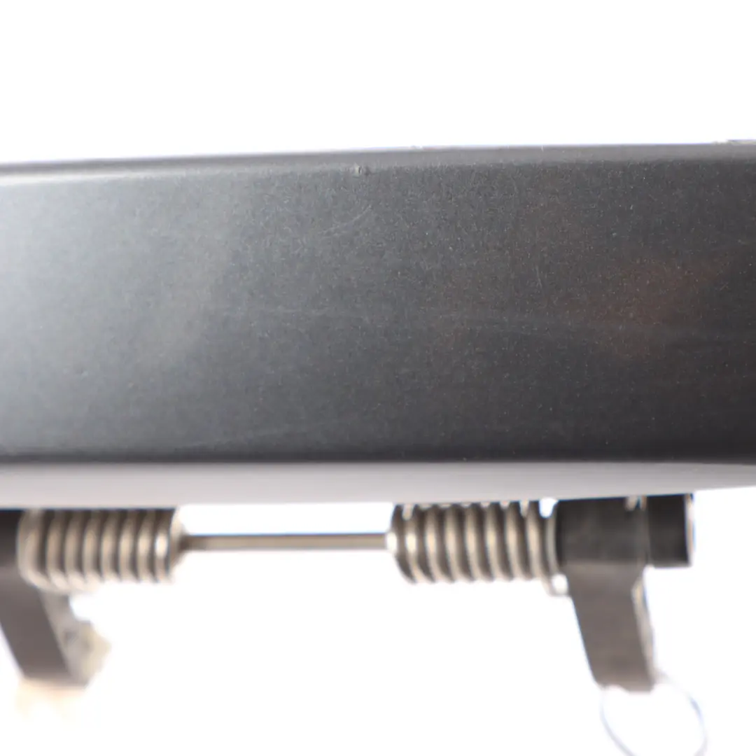 Poignée de porte arrière droite extérieur Gris dauphin X7Z pour Audi A3 8P à propos du numéro de pièce 8E0839207 Audi A3 8P Poignée de porte arrière droite extérieur Gris dauphin X7Z - SKU 8E0839207-DGM - Numéro de pièce 8E0839207