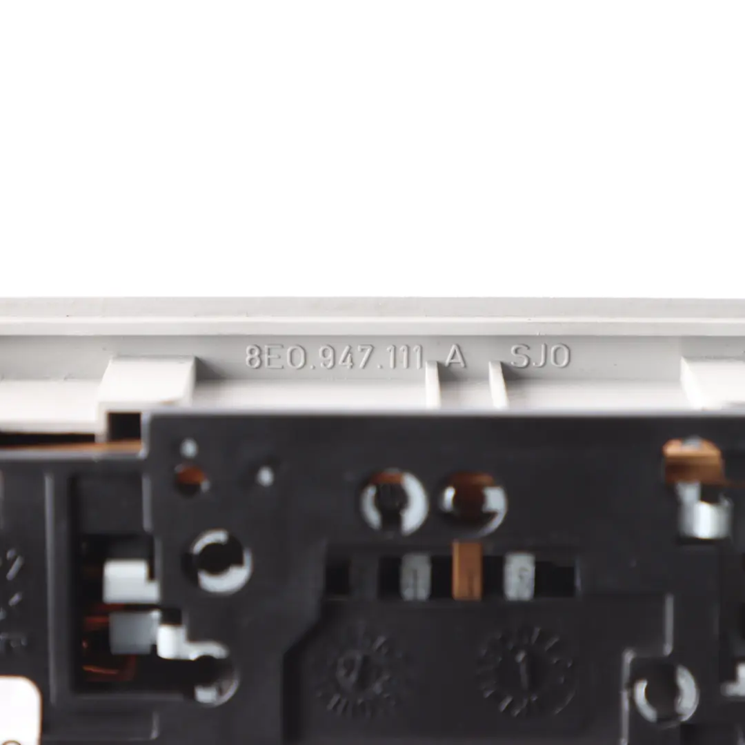 Audi A3 8P Pannello Interruttore Luce Lettura Interni Headliner - SKU 8E0947111A - Numero di parte 8E0947111A