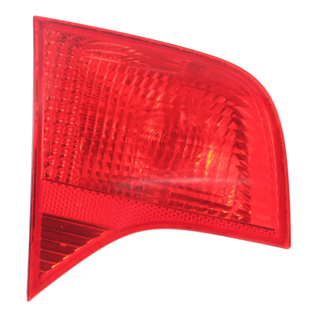 Lampa Klapy Bagażnika Lewa Tylna Lewy Tył 8E5945094A do Audi A4 B7 o numerze 8E5945093A Audi A4 B7 Lampa Klapy Bagażnika Lewa Tylna Lewy Tył 8E5945094A - SKU 8E5945093A - Numer Części 8E5945093A