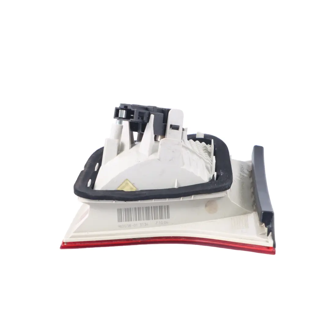 Lampa Klapy Bagażnika Lewa Tylna Lewy Tył 8E5945094A do Audi A4 B7 o numerze 8E5945093A Audi A4 B7 Lampa Klapy Bagażnika Lewa Tylna Lewy Tył 8E5945094A - SKU 8E5945093A - Numer Części 8E5945093A