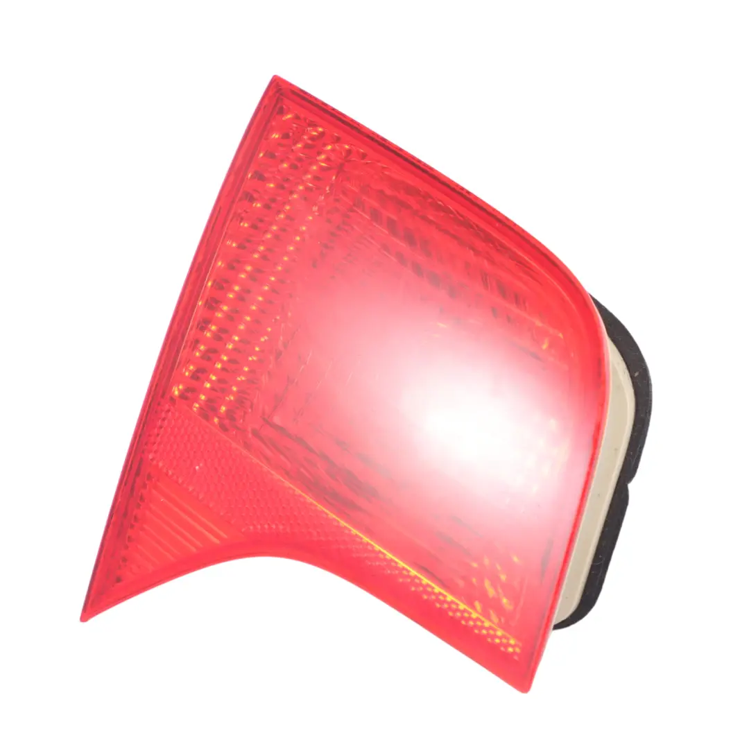 Luz Trasera Panel Lateral Panel Trasero Izquierdo 8E5945094A para Audi A4 B7 con número de pieza 8E5945093A Audi A4 B7 Luz Trasera Panel Lateral Panel Trasero Izquierdo 8E5945094A - SKU 8E5945093A - Número de pieza 8E5945093A