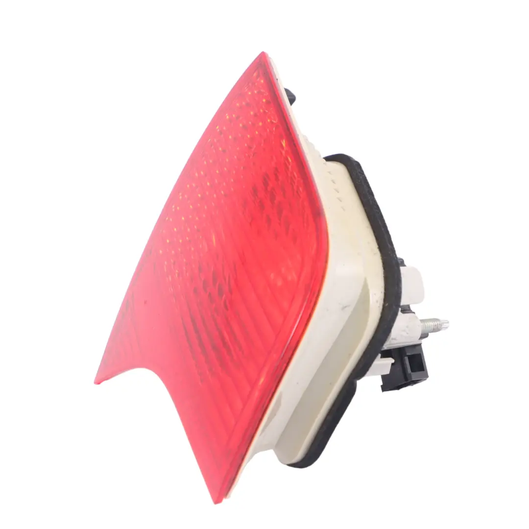 Fanale posteriore Pannello laterale posteriore sinistro 8E5945094A per Audi A4 B7 con numero di parte 8E5945093A Audi A4 B7 Fanale posteriore Pannello laterale posteriore sinistro 8E5945094A - SKU 8E5945093A - Numero di parte 8E5945093A
