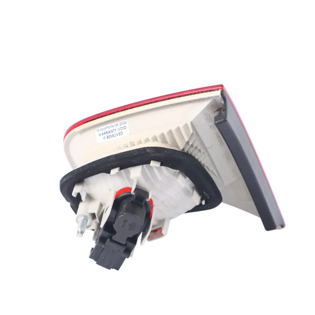 Fanale posteriore Pannello laterale posteriore sinistro 8E5945094A per Audi A4 B7 con numero di parte 8E5945093A Audi A4 B7 Fanale posteriore Pannello laterale posteriore sinistro 8E5945094A - SKU 8E5945093A - Numero di parte 8E5945093A