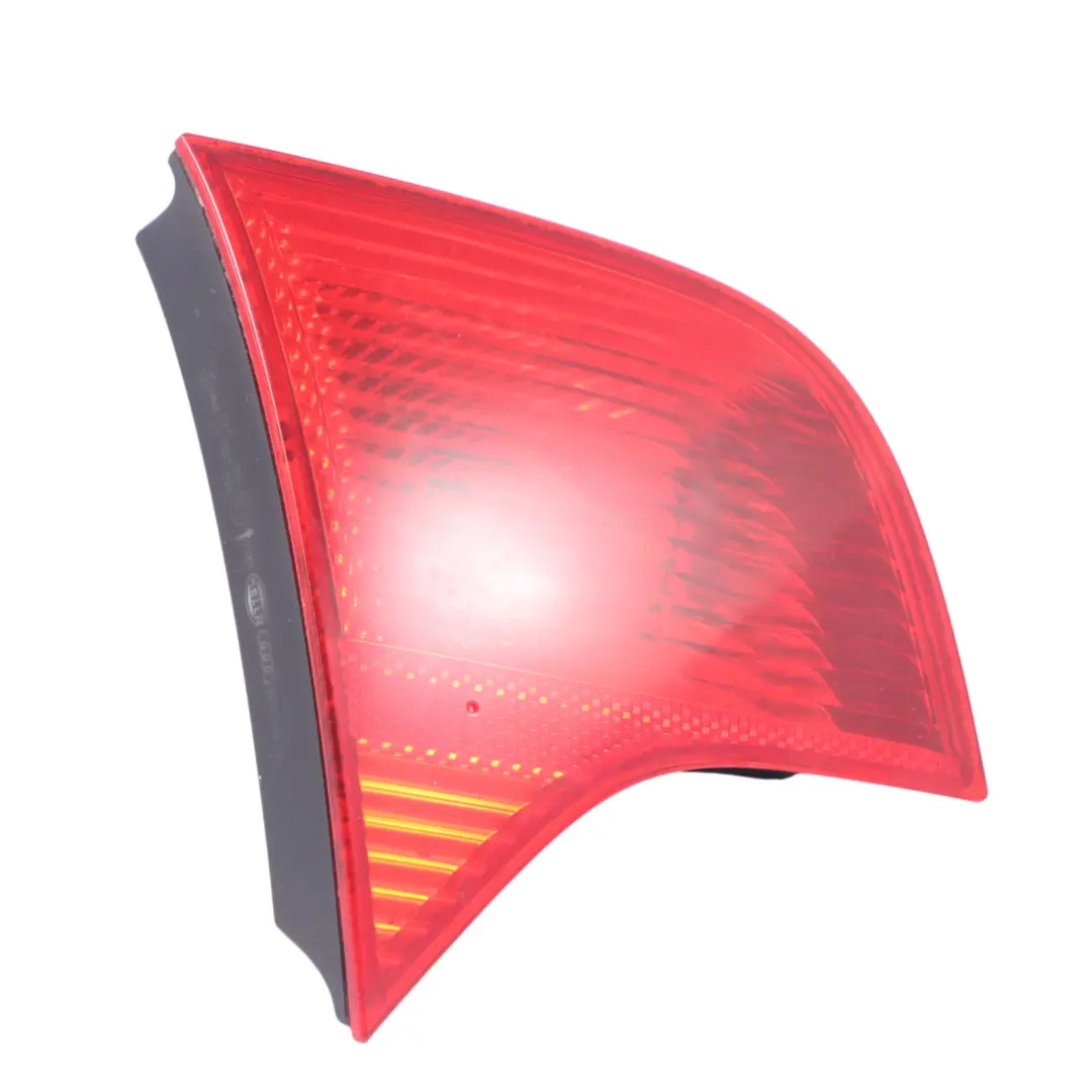 Lampa Klapy Bagażnika Lewa Tylna Lewy Tył 8E5945094A do Audi A4 B7 o numerze 8E5945093A Audi A4 B7 Lampa Klapy Bagażnika Lewa Tylna Lewy Tył 8E5945094A - SKU 8E5945093A - Numer Części 8E5945093A