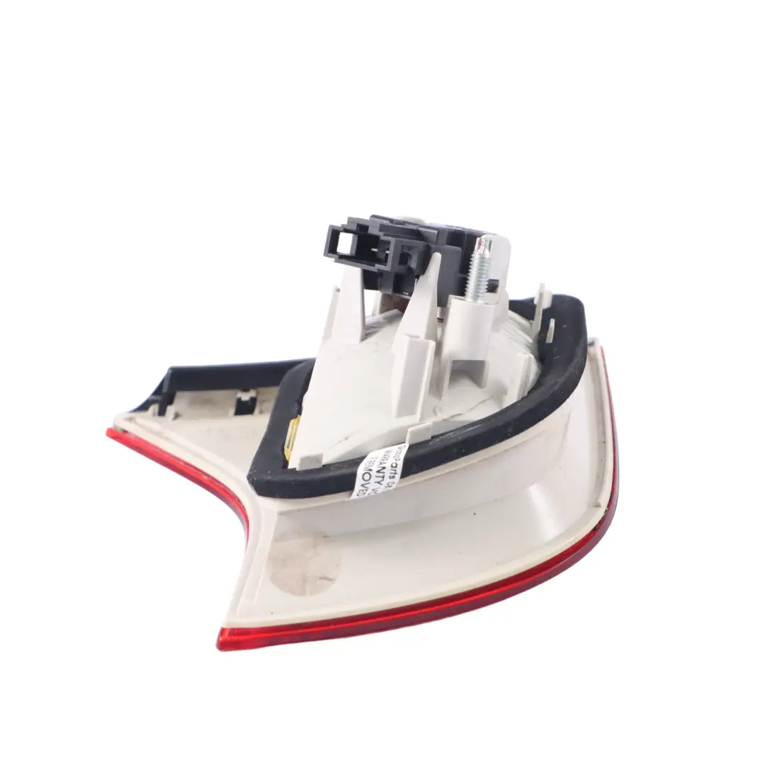 Feu arrière latéral droit pour Audi A4 B7 à propos du numéro de pièce 8E5945094A Audi A4 B7 Feu arrière latéral droit - SKU 8E5945094A - Numéro de pièce 8E5945094A