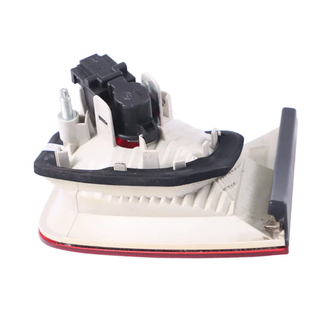 Feu arrière latéral droit pour Audi A4 B7 à propos du numéro de pièce 8E5945094A Audi A4 B7 Feu arrière latéral droit - SKU 8E5945094A - Numéro de pièce 8E5945094A