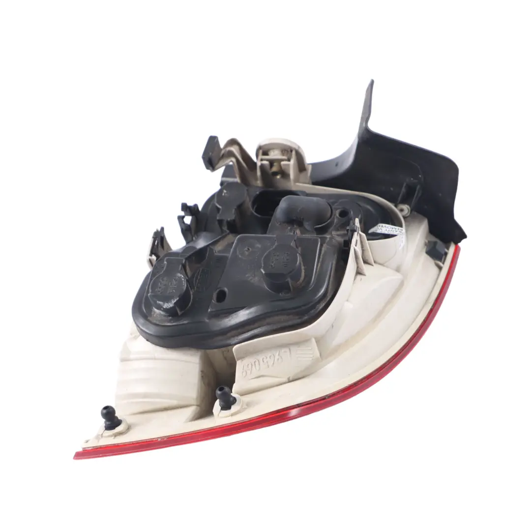 Audi A4 B7 Lampa Tylna Lewa Lewy Tył - SKU 8E5945095 - Numer Części 8E5945095