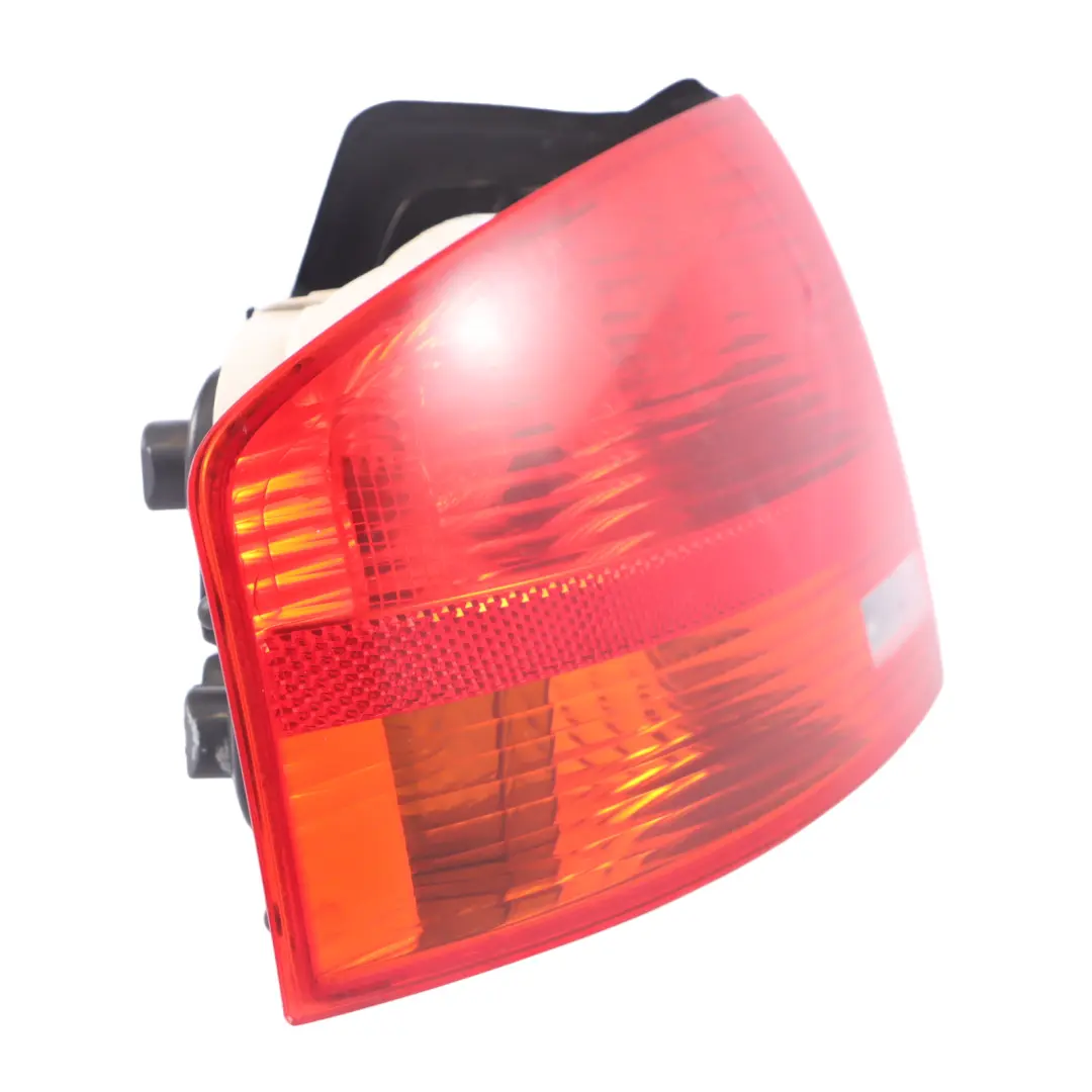Luz Trasera Panel Lateral Trasera Izquierda para Audi A4 B7 con número de pieza 8E5945095 Audi A4 B7 Luz Trasera Panel Lateral Trasera Izquierda - SKU 8E5945095 - Número de pieza 8E5945095