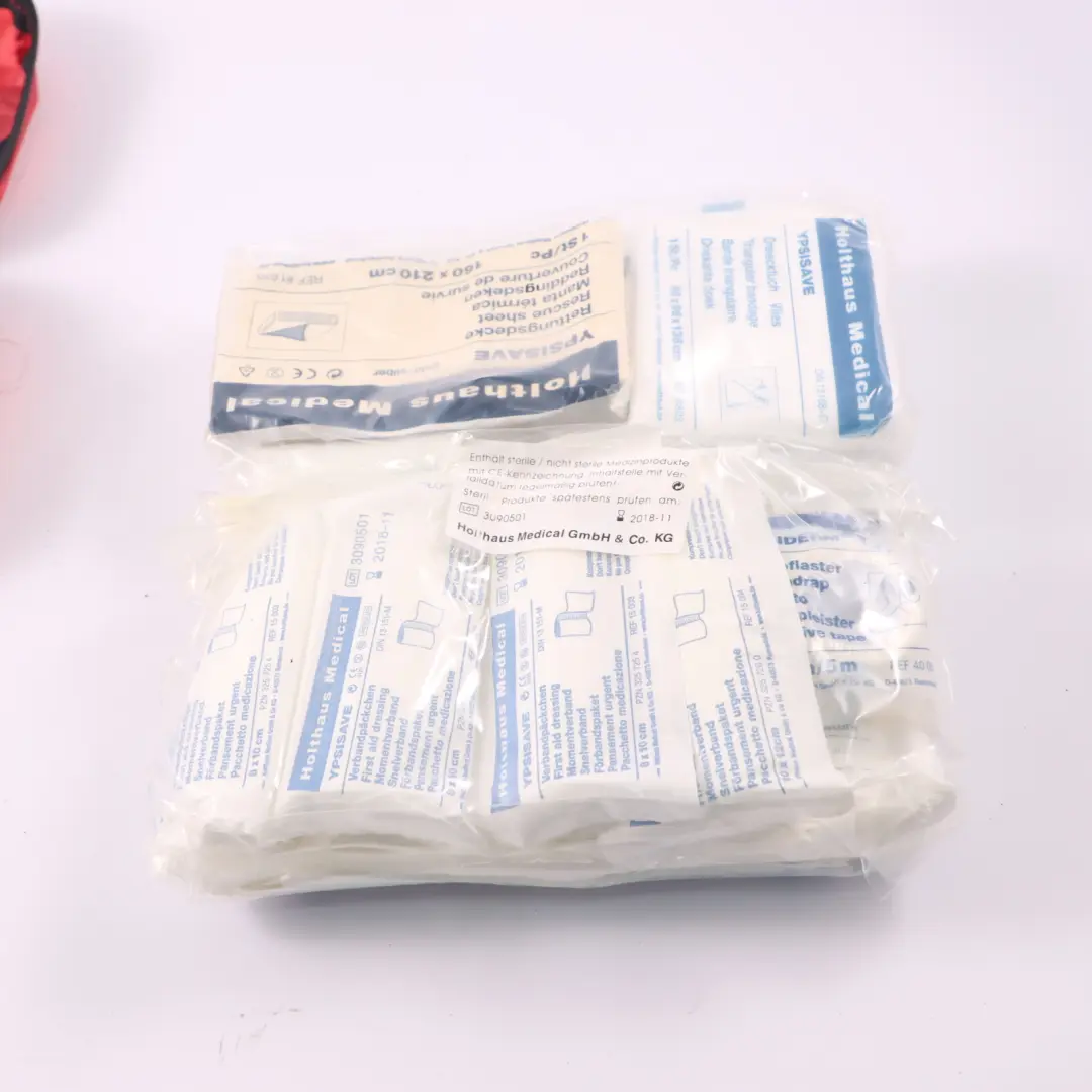 Audi Universal First Aid Kit Medico d'Emergenza Rosso Marsupio - SKU 8F0860282 - Numero di parte 8F0860282