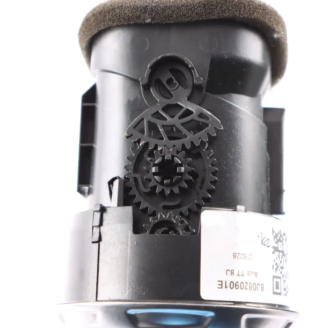 Armaturen Brett Luft Auslass Links Rechts Mitte für Audi TT 8J Roadster mit Teilenummer 8J0820901E Audi TT 8J Roadster Armaturen Brett Luft Auslass Links Rechts Mitte - SKU 8J0820901E - Teilenummer 8J0820901E