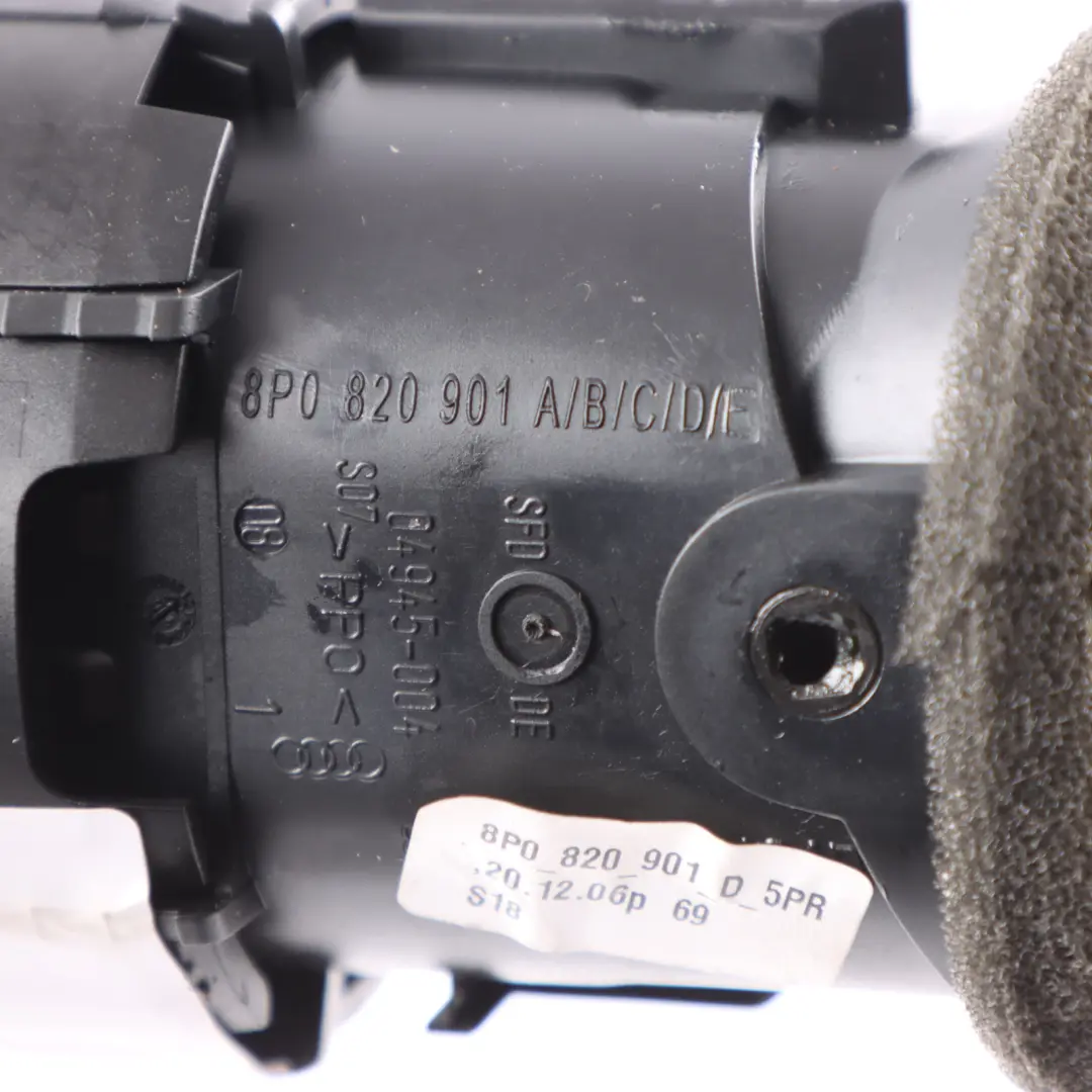 Lüftungs Gitter für Armaturen Brett Vorne Heizung für Audi A3 8P mit Teilenummer 8P0820901D Audi A3 8P Lüftungs Gitter für Armaturen Brett Vorne Heizung - SKU 8P0820901D - Teilenummer 8P0820901D