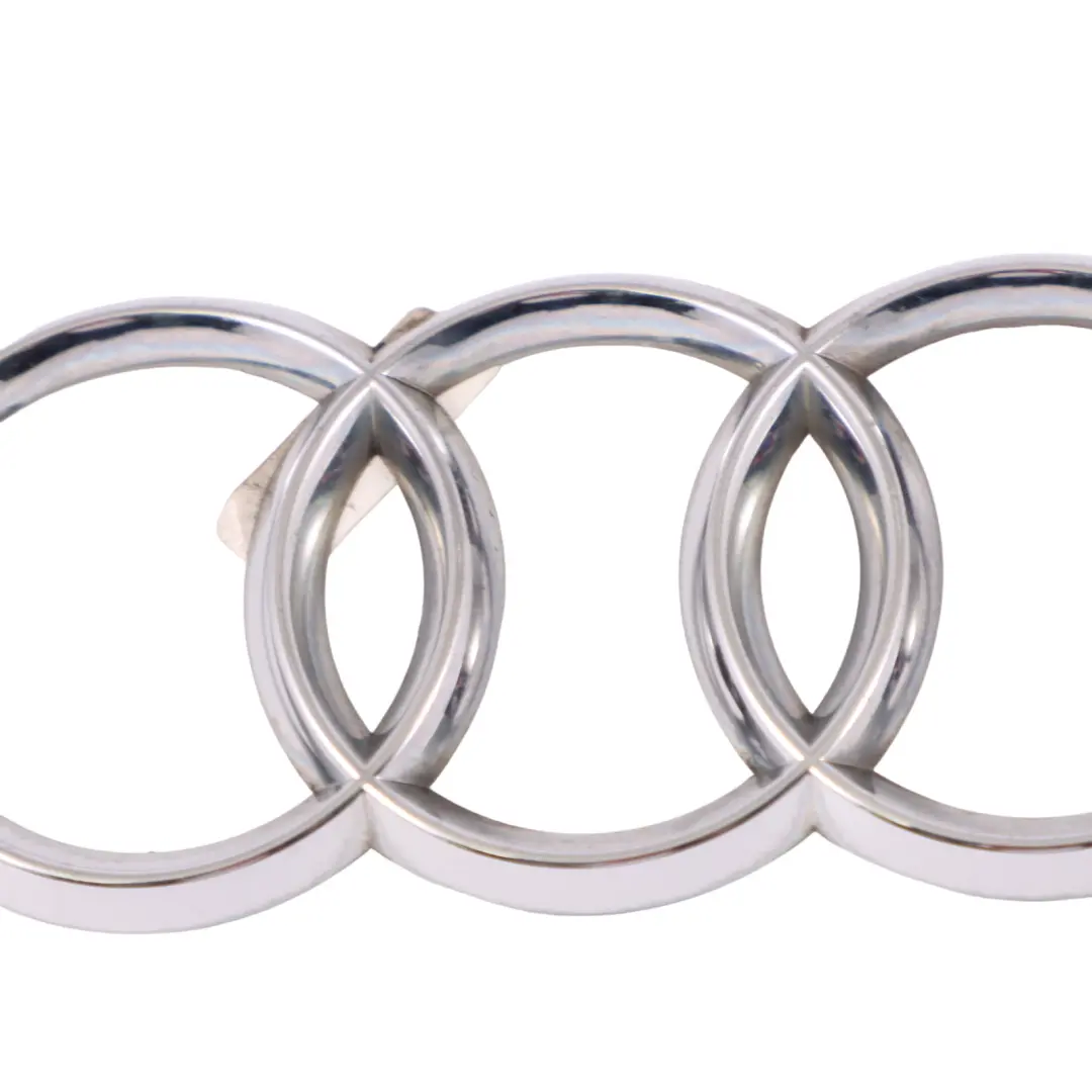 Emblema Portellone Posteriore Coperchio Baule Cromato per Audi A3 8P con numero di parte 8P0853742 Audi A3 8P Emblema Portellone Posteriore Coperchio Baule Cromato - SKU 8P0853742 - Numero di parte 8P0853742
