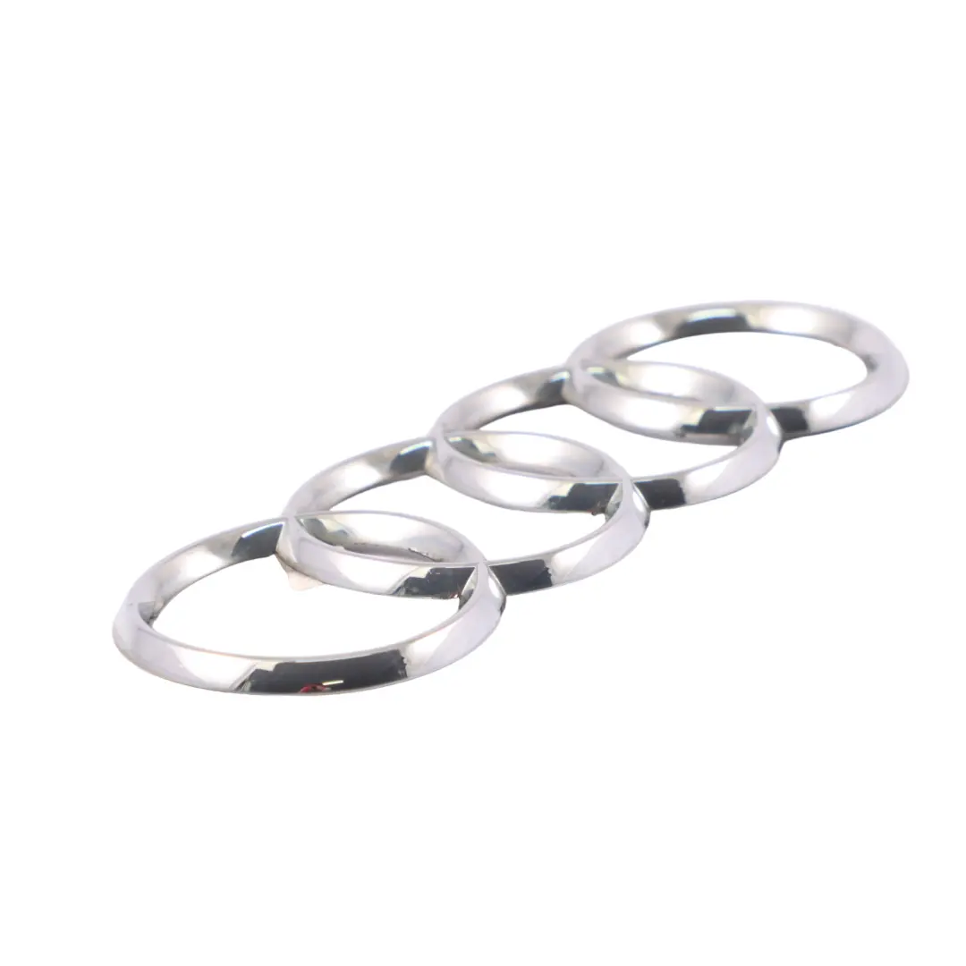 Emblema Portellone Posteriore Coperchio Baule Cromato per Audi A3 8P con numero di parte 8P0853742 Audi A3 8P Emblema Portellone Posteriore Coperchio Baule Cromato - SKU 8P0853742 - Numero di parte 8P0853742
