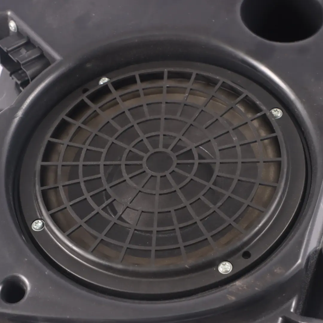 Subwoofer Bagażnika do Audi A3 8P o numerze 8P3035382E Audi A3 8P Subwoofer Bagażnika - SKU 8P3035382E - Numer Części 8P3035382E