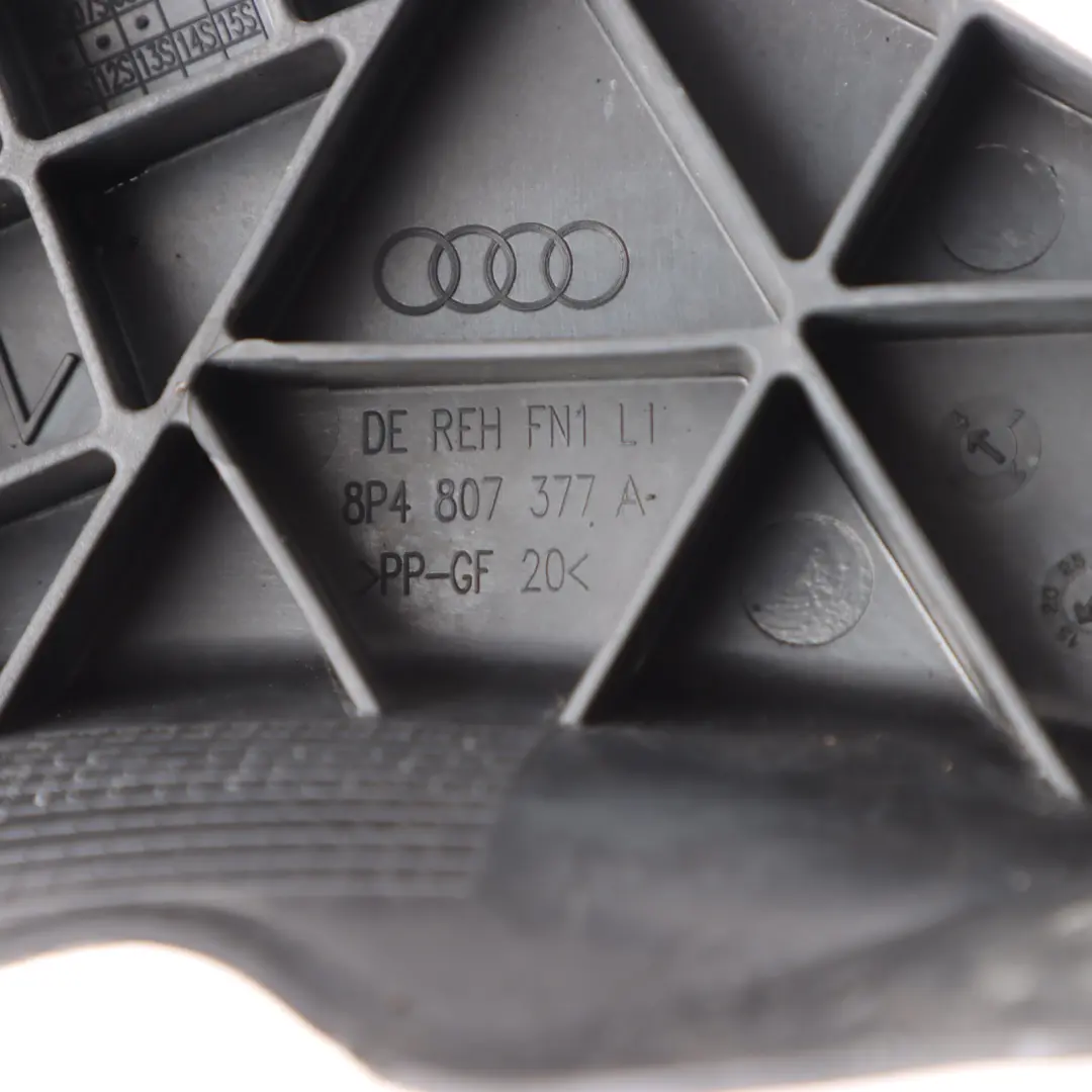 Supporto Guida Paraurti Posteriore Sinistro Finitura per Audi A3 8P con numero di parte 8P4807377B Audi A3 8P Supporto Guida Paraurti Posteriore Sinistro Finitura - SKU 8P4807377B - Numero di parte 8P4807377B