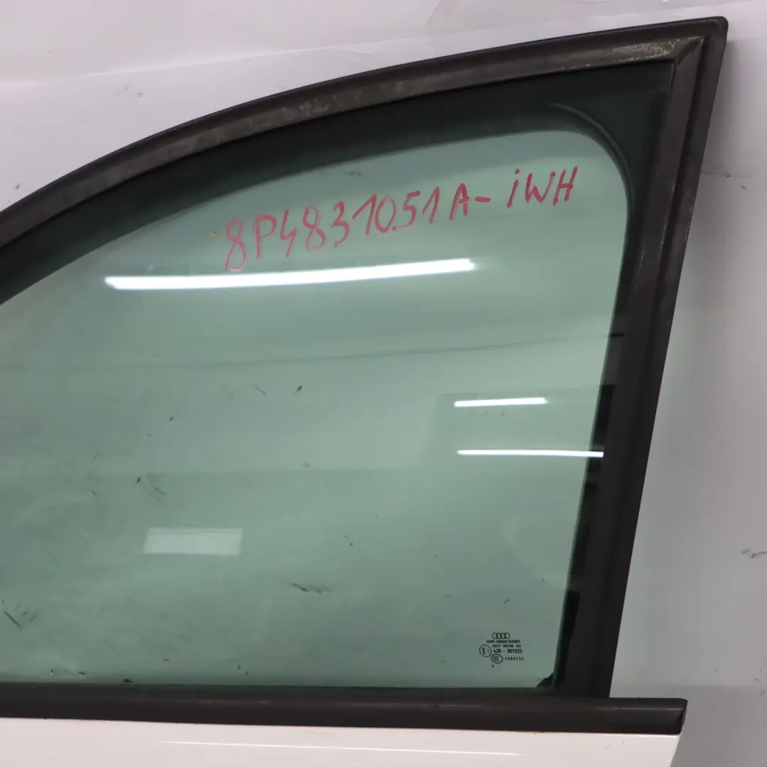 Sportback Drzwi Lewe Przednie Ibis White Biały - Y9C do Audi A3 8P o numerze 8P4831051A Audi A3 8P Sportback Drzwi Lewe Przednie Ibis White Biały - Y9C - SKU 8P4831051A-IWH - Numer Części 8P4831051A