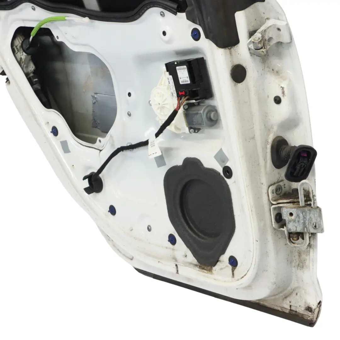 Sportback Puerta Trasera Izquierda Ibis Blanco - Y9C para Audi A3 8P con número de pieza 8P4833051A Audi A3 8P Sportback Puerta Trasera Izquierda Ibis Blanco - Y9C - SKU 8P4833051A-IWH - Número de pieza 8P4833051A