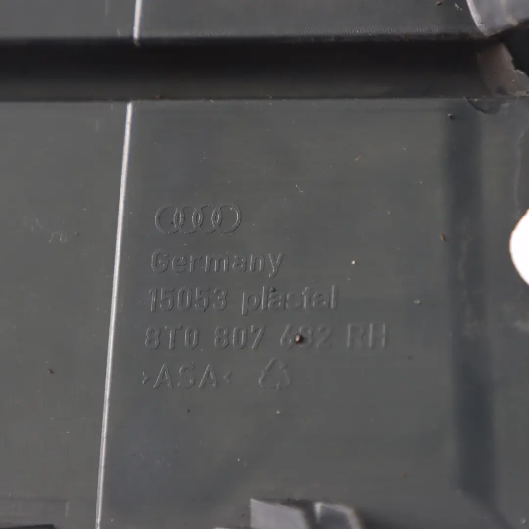 Kratka Halogenu Atrapa Zderzaka Prawy Przód do Audi A5 8T o numerze 8T0807682 Audi A5 8T Kratka Halogenu Atrapa Zderzaka Prawy Przód - SKU 8T0807682 - Numer Części 8T0807682