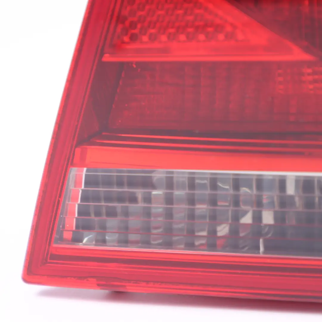 Feu Arrière Droit Intérieur pour Audi A5 8T à propos du numéro de pièce 8T0945094 Audi A5 8T Feu Arrière Droit Intérieur - SKU 8T0945094 - Numéro de pièce 8T0945094