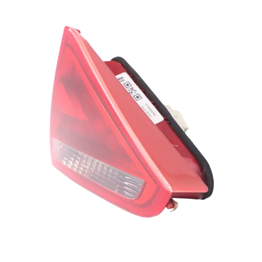 Feu Arrière Droit Intérieur pour Audi A5 8T à propos du numéro de pièce 8T0945094 Audi A5 8T Feu Arrière Droit Intérieur - SKU 8T0945094 - Numéro de pièce 8T0945094