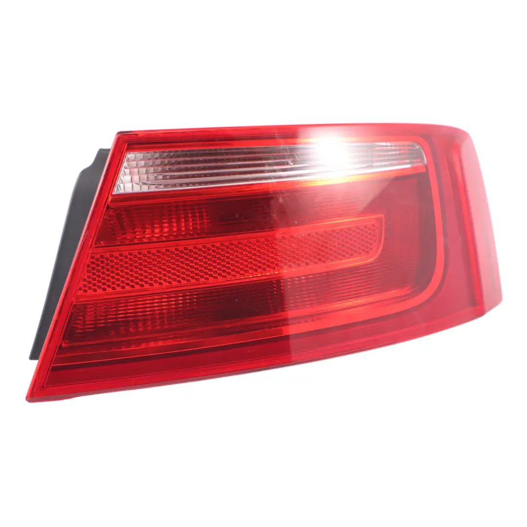 Lampa Prawa Tył Zewnętrzne do Audi A5 8T o numerze 8T0945096 Audi A5 8T Lampa Prawa Tył Zewnętrzne - SKU 8T0945096 - Numer Części 8T0945096