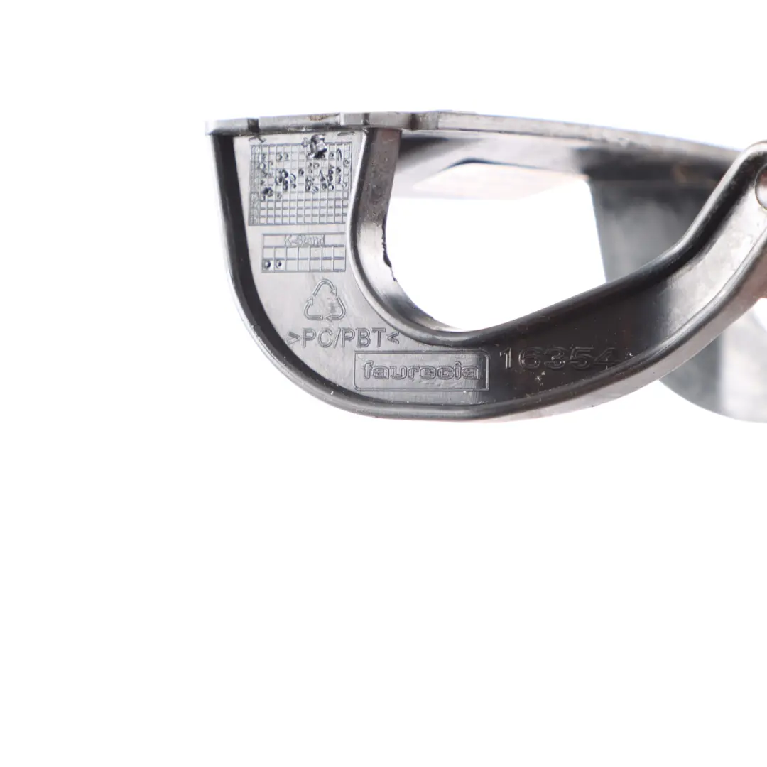 Headlight Washer Cover Mount Bracket Right O/S to Audi A5 8T with Part number 8T0955636A Audi A5 8T Headlight Washer Cover Mount Bracket Right O/S - SKU 8T0955636A - Part number 8T0955636A