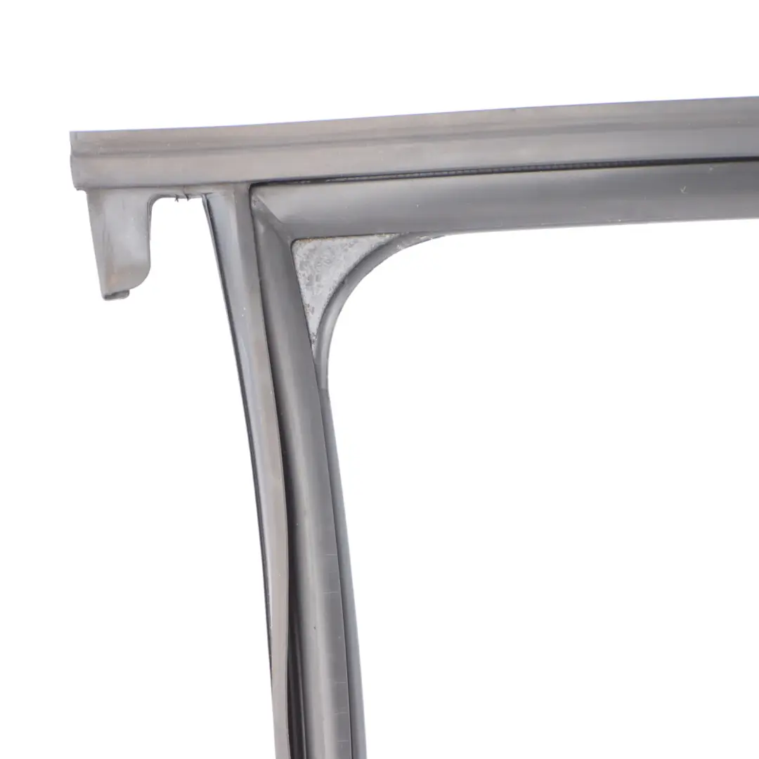 finestra porta anteriore destra guarnizione esterna striscia gomma per Audi A4 B8 con numero di parte 8U0837440A Audi A4 B8 finestra porta anteriore destra guarnizione esterna striscia gomma - SKU 8U0837440A - Numero di parte 8U0837440A