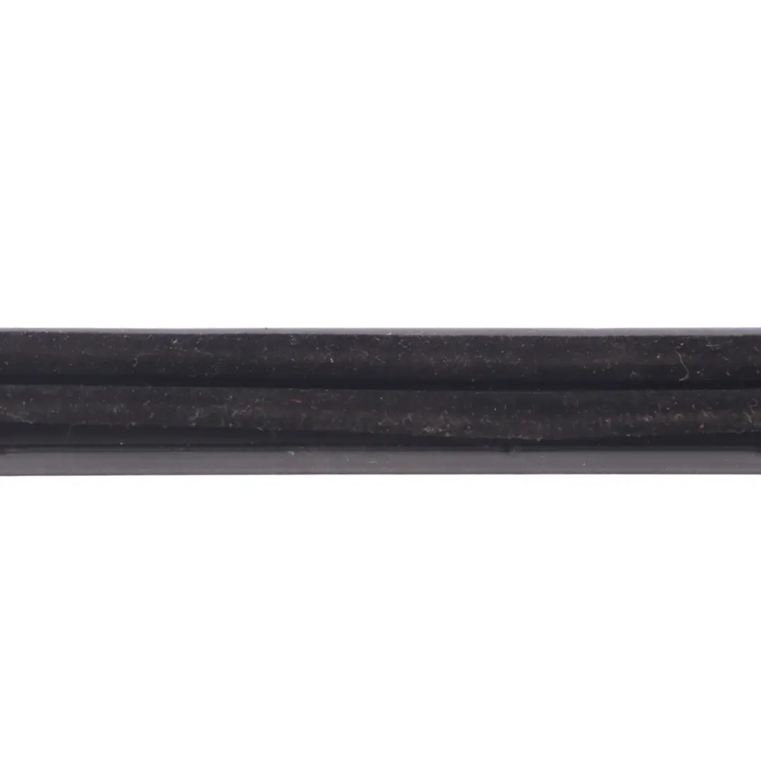 Joint d'étanchéité de vitre porte arrière droite pour Audi Q3 8U à propos du numéro de pièce 8U0839480 Audi Q3 8U Joint d'étanchéité de vitre porte arrière droite - SKU 8U0839480 - Numéro de pièce 8U0839480