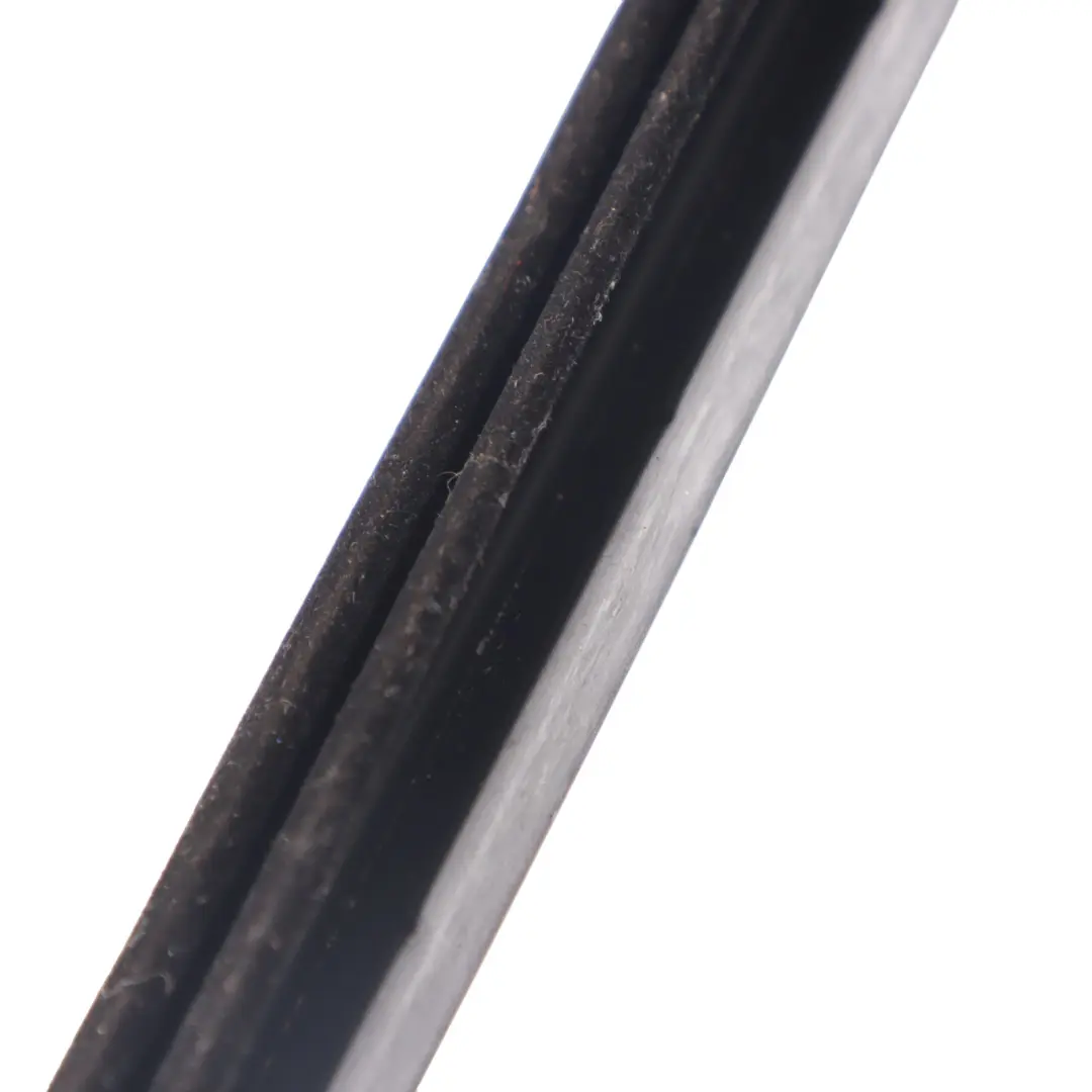 Joint d'étanchéité de vitre porte arrière droite pour Audi Q3 8U à propos du numéro de pièce 8U0839480 Audi Q3 8U Joint d'étanchéité de vitre porte arrière droite - SKU 8U0839480 - Numéro de pièce 8U0839480