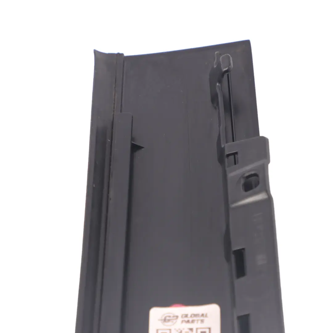 Audi Q3 8U Embellecedor Pilar Puerta Trasera Derecha Negro Brillante - SKU 8U0839902C - Número de pieza 8U0839902C