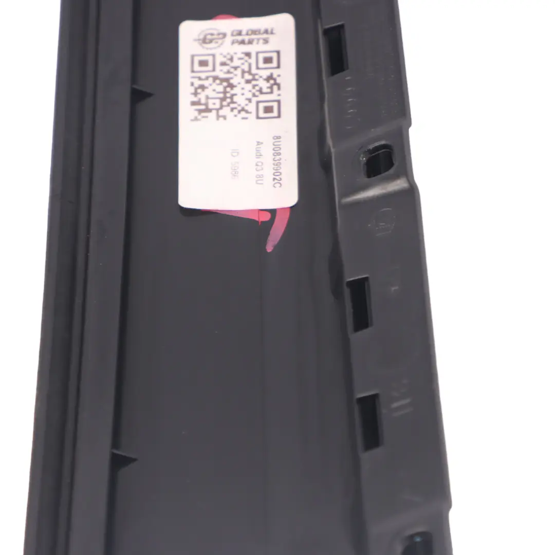 Cache montant porte arrière Droit Noir Brillant pour Audi Q3 8U à propos du numéro de pièce 8U0839902C Audi Q3 8U Cache montant porte arrière Droit Noir Brillant - SKU 8U0839902C - Numéro de pièce 8U0839902C