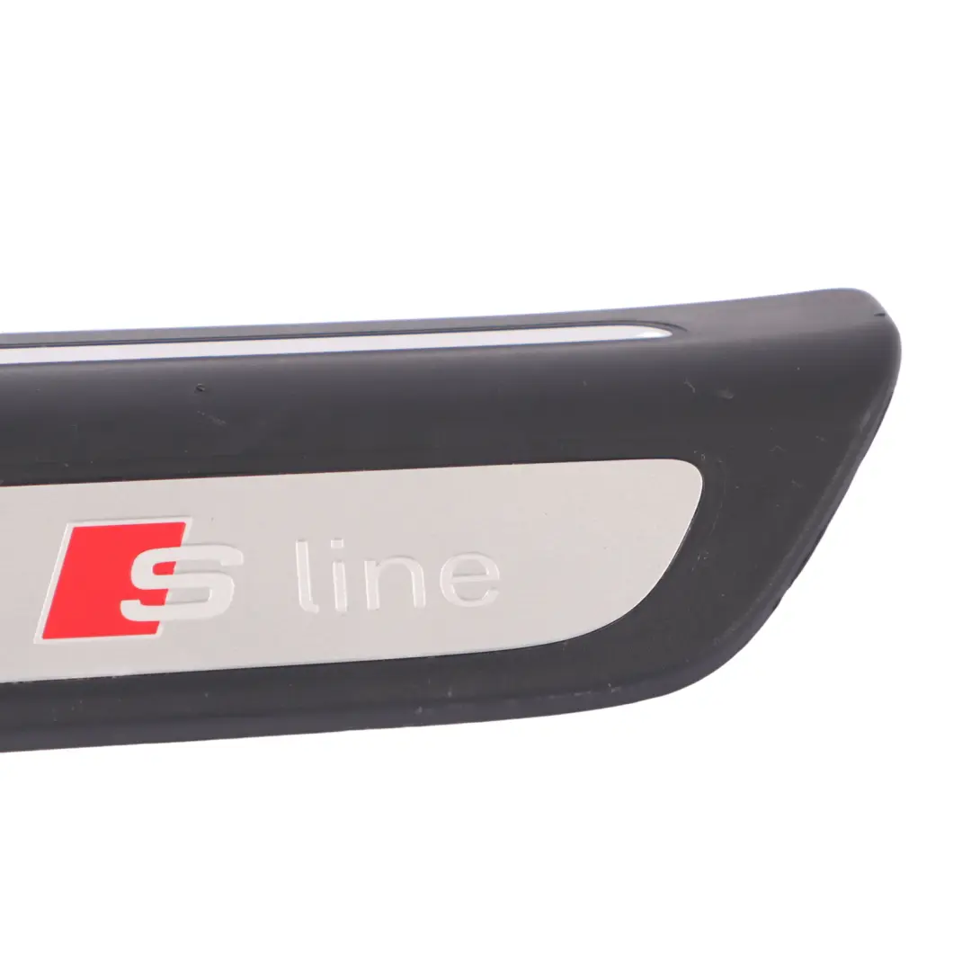 Listello Battitacco Anteriore Modanatura Sinistra per Audi Q3 8U S Line con numero di parte 8U0853373B Audi Q3 8U S Line Listello Battitacco Anteriore Modanatura Sinistra - SKU 8U0853373B - Numero di parte 8U0853373B