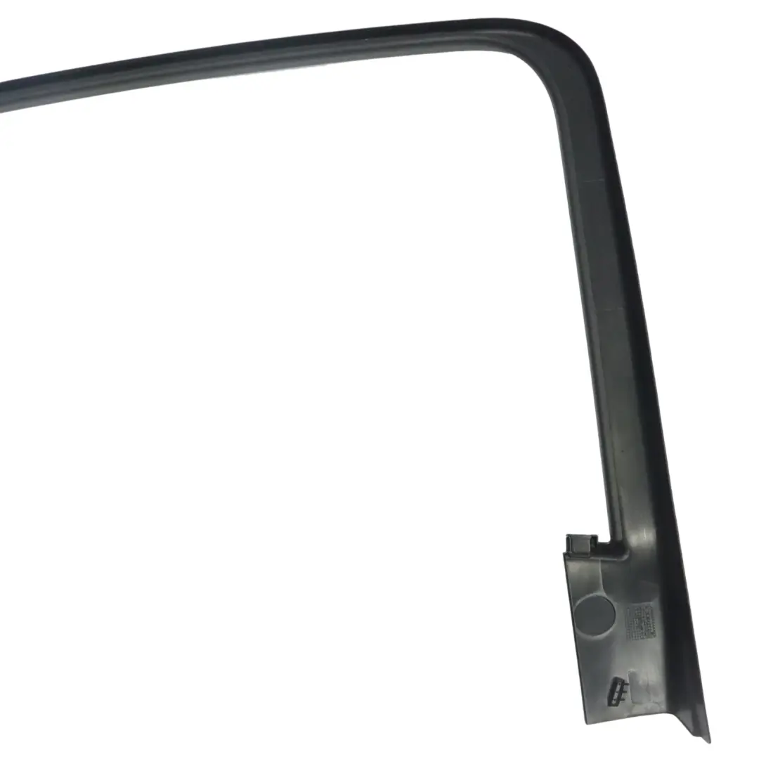 Telaio finestrino della porta copertura posteriore destro per Audi Q3 8U con numero di parte 8U0867672 Audi Q3 8U Telaio finestrino della porta copertura posteriore destro - SKU 8U0867672 - Numero di parte 8U0867672