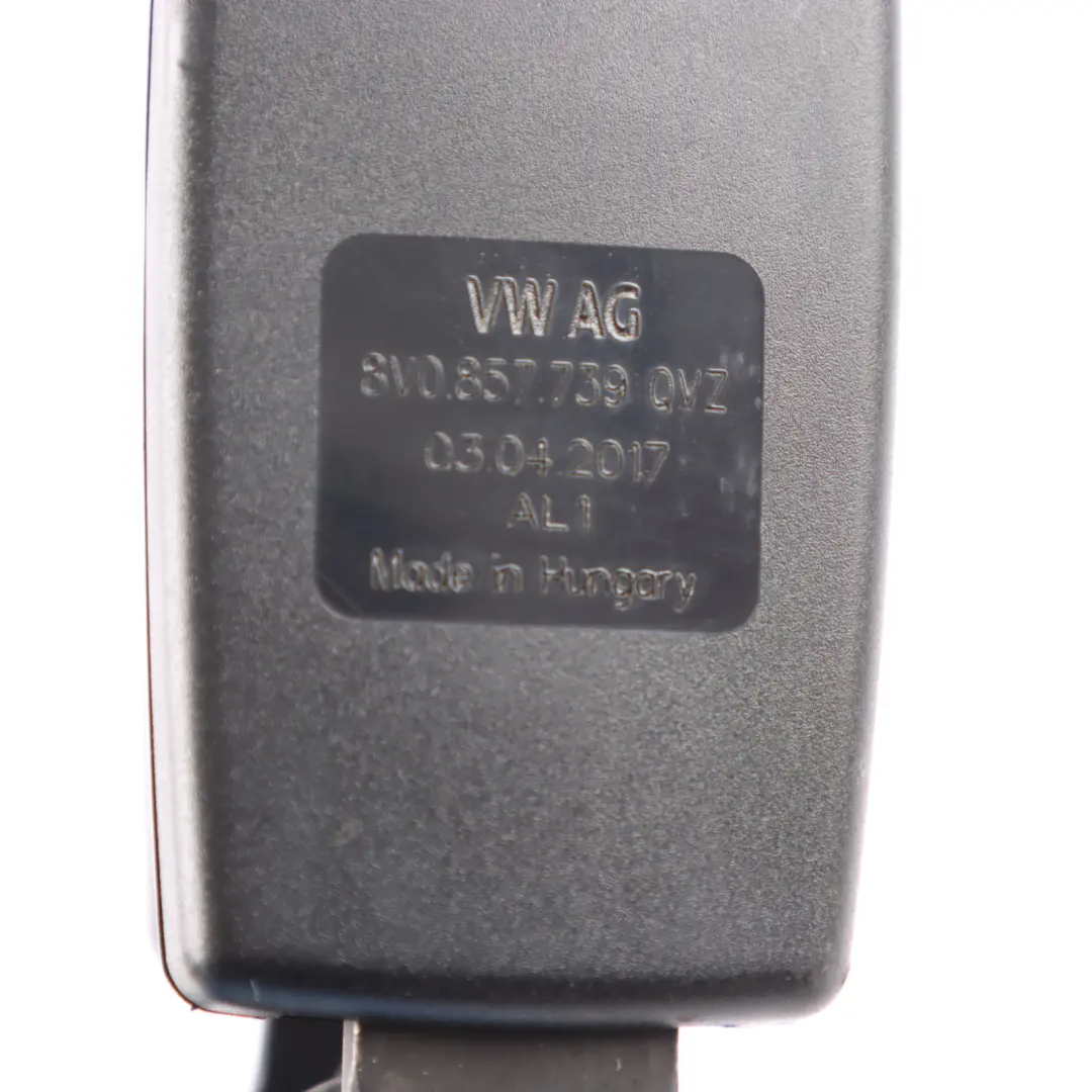 Centro de Hebilla de Asiento Doble Clip de Cinturón para Audi A3 8V con número de pieza 8V0857739 Audi A3 8V Centro de Hebilla de Asiento Doble Clip de Cinturón - SKU 8V0857739 - Número de pieza 8V0857739