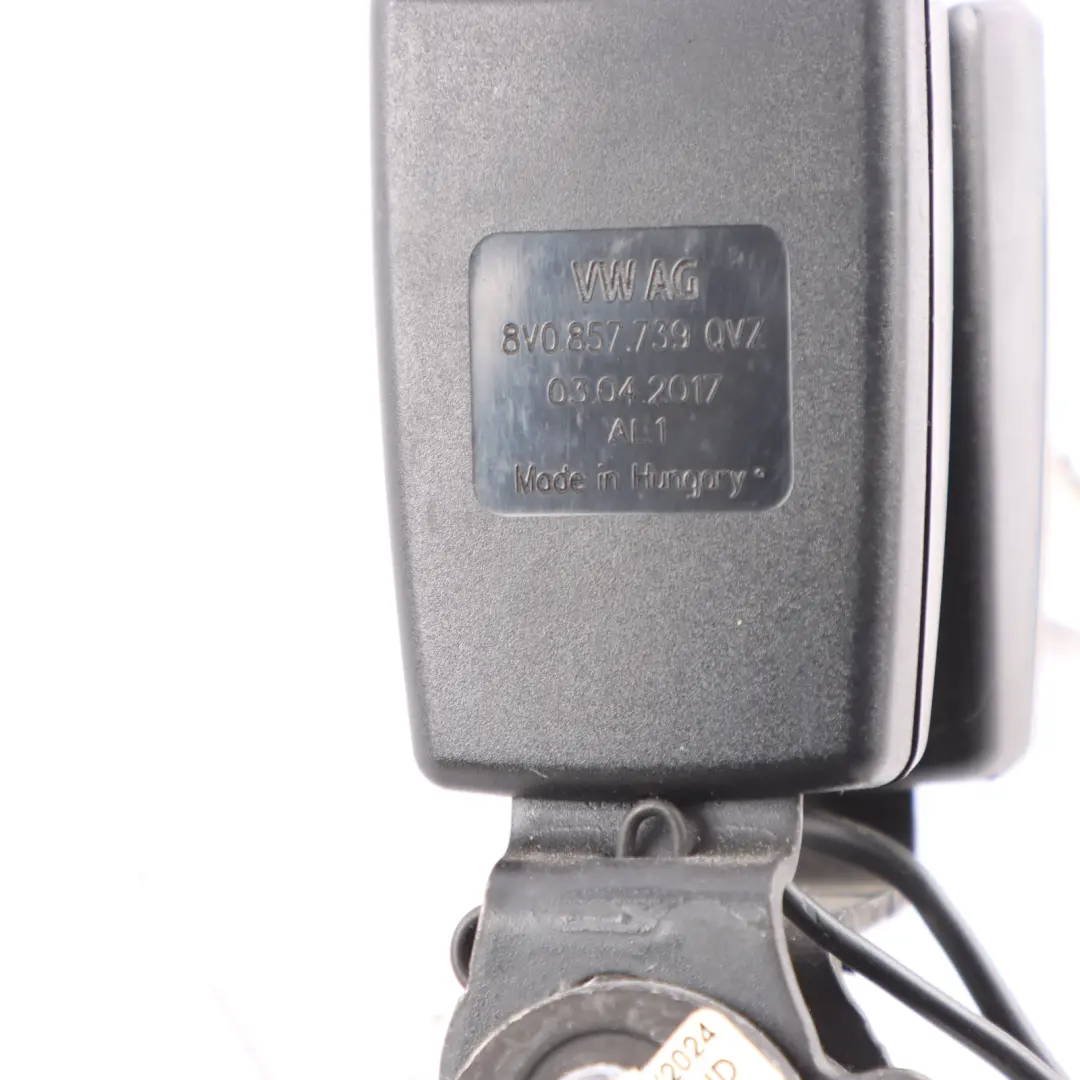 Sitzgurtschloss Mitte Doppelgurt Clip Montage für Audi A3 8V mit Teilenummer 8V0857739 Audi A3 8V Sitzgurtschloss Mitte Doppelgurt Clip Montage - SKU 8V0857739 - Teilenummer 8V0857739