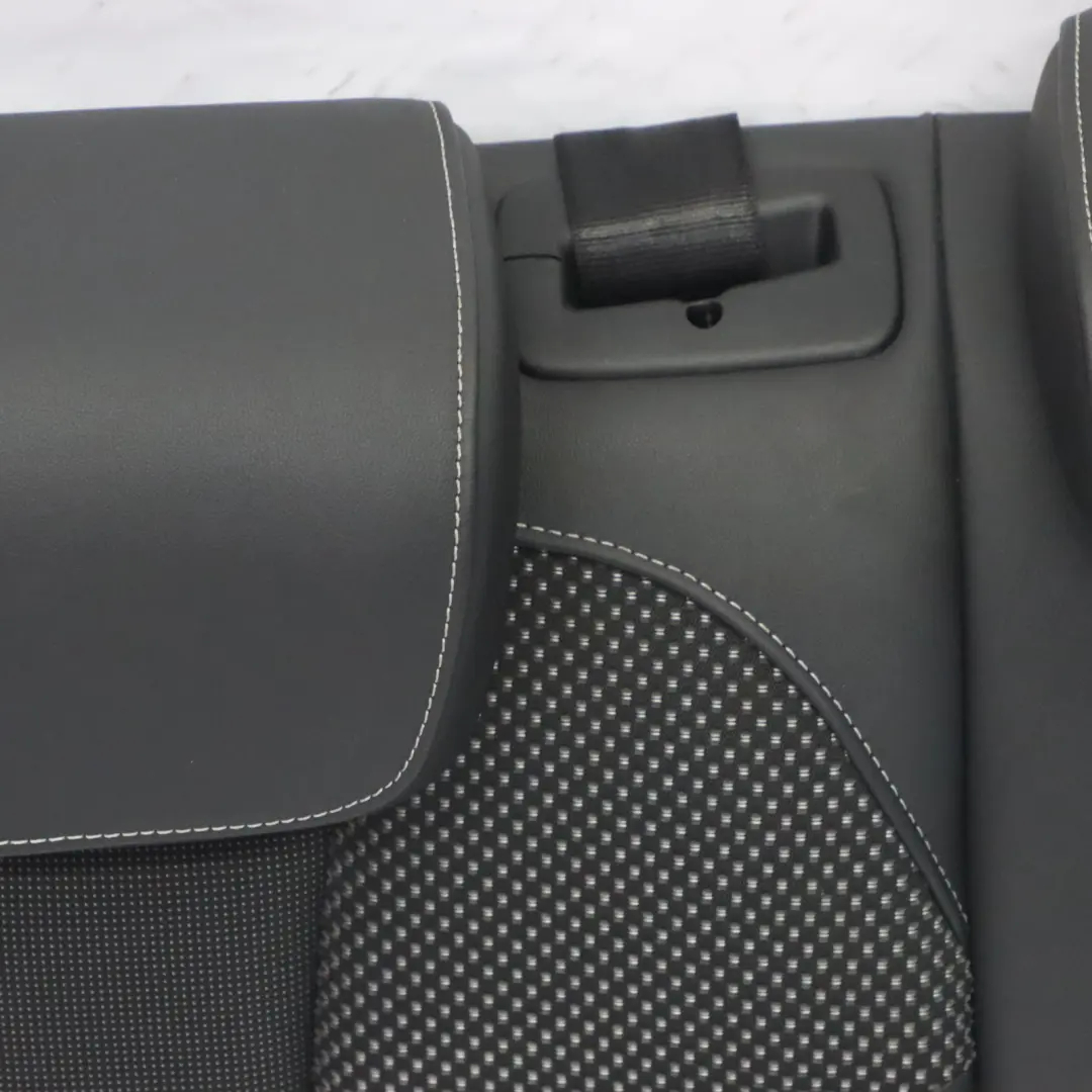 Housse Dossier Siège Arrière Droit Cuir Tissu Soul Noir Argent pour Audi A3 8V à propos du numéro de pièce 8V0885806H Audi A3 8V Housse Dossier Siège Arrière Droit Cuir Tissu Soul Noir Argent - SKU 8V0885806H - Numéro de pièce 8V0885806H