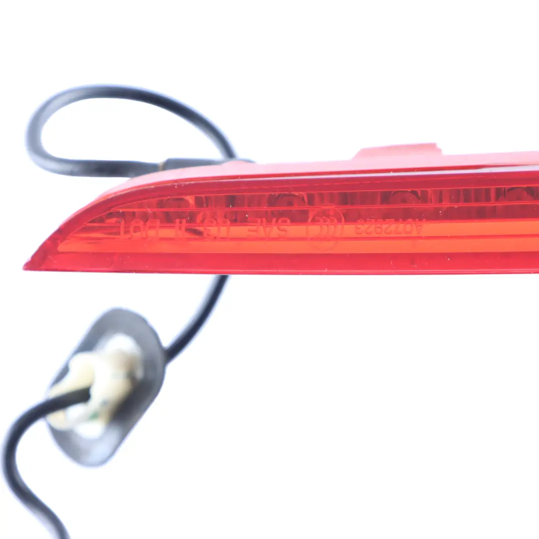 Lampada Luce Freno Stop Livello Superiore per Audi A3 8V A1 8X con numero di parte 8V0945097B Audi A3 8V A1 8X Lampada Luce Freno Stop Livello Superiore - SKU 8V0945097B - Numero di parte 8V0945097B