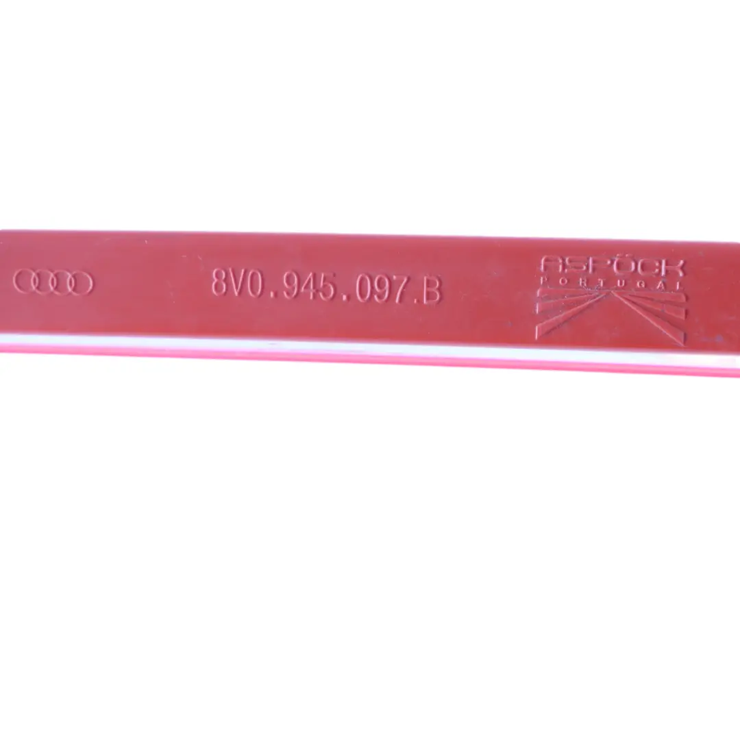 Lampada Luce Freno Stop Livello Superiore per Audi A3 8V A1 8X con numero di parte 8V0945097B Audi A3 8V A1 8X Lampada Luce Freno Stop Livello Superiore - SKU 8V0945097B - Numero di parte 8V0945097B