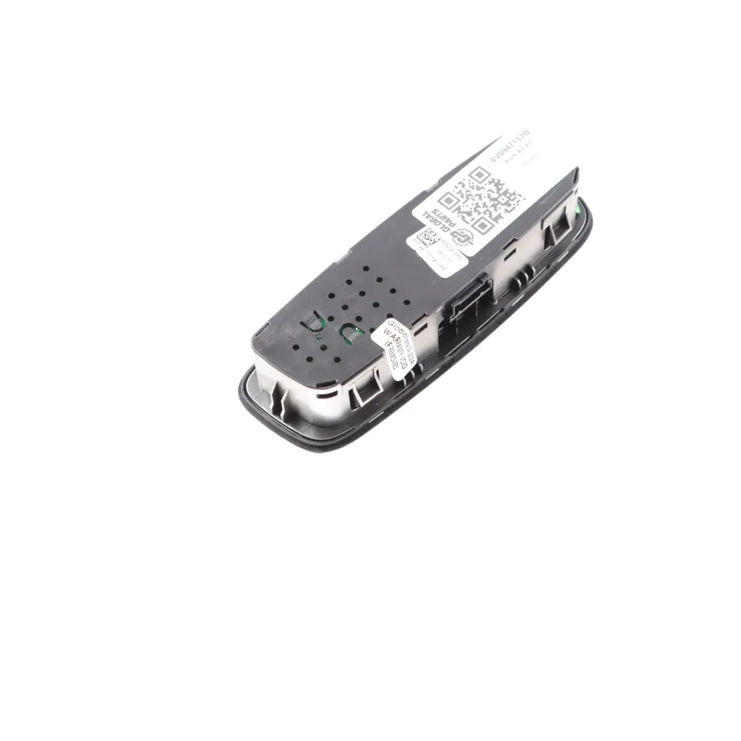 Audi A3 8V Tylna Lampka Światło Podsufitki - SKU 8V0947111B - Numer Części 8V0947111B