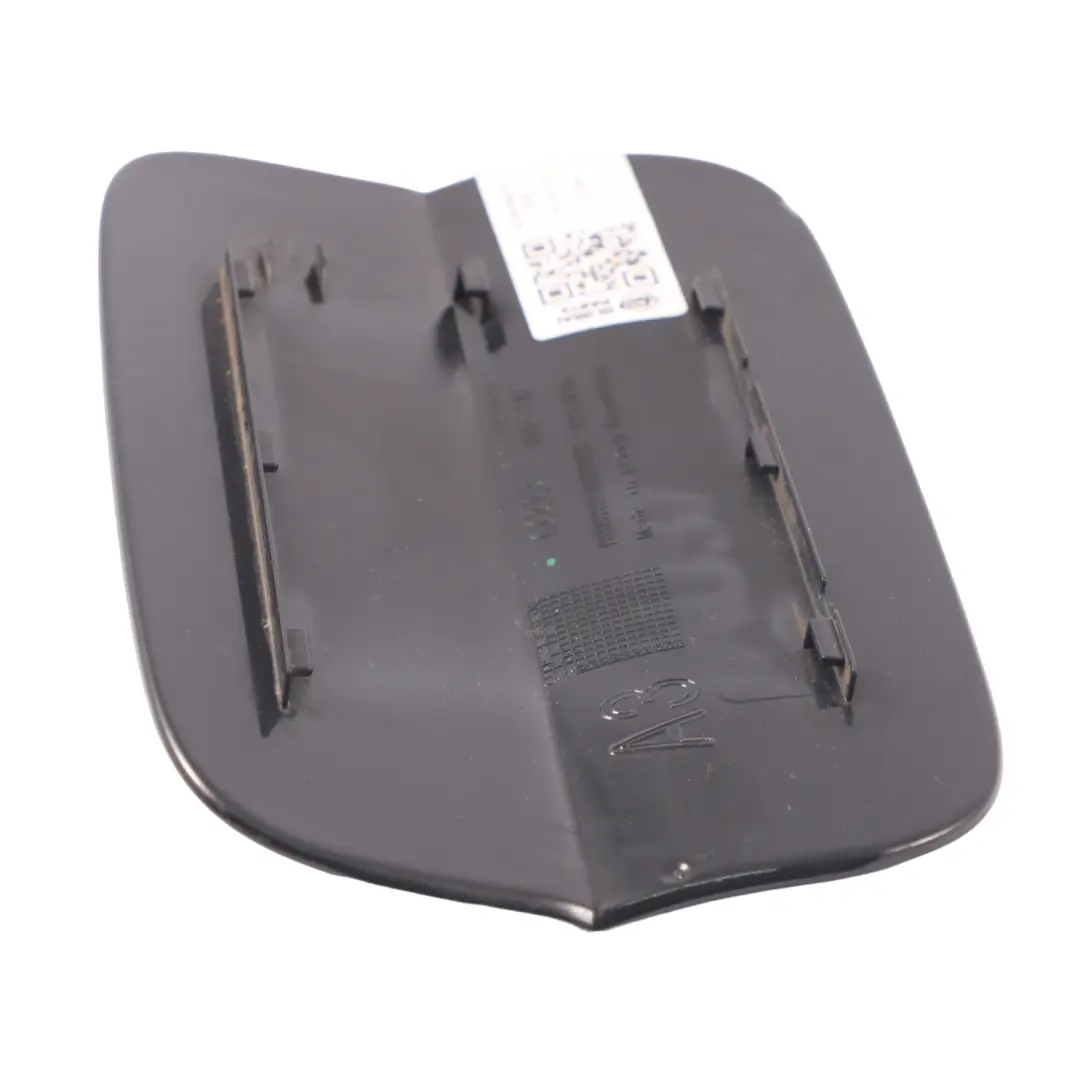 Pokrywa Klapka Wlewu Paliwa Czarna Phantom Black Z9Y do Audi A3 8V o numerze 8V3809907A Audi A3 8V Pokrywa Klapka Wlewu Paliwa Czarna Phantom Black Z9Y - SKU 8V3809907A-PHB - Numer Części 8V3809907A