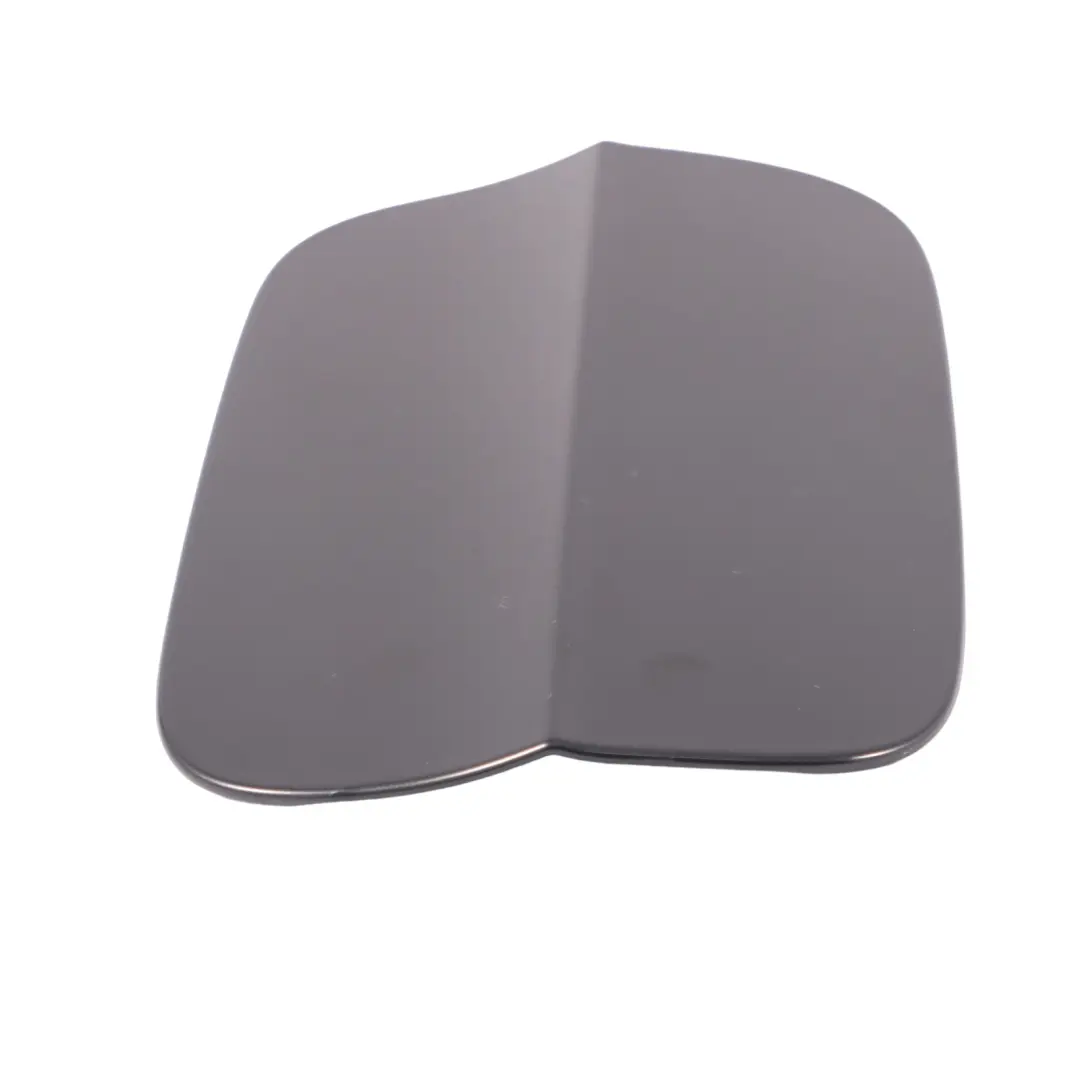 Kraft Stoffein Füll Klappen Abdeckung Phantom Schwarz Z9Y für Audi A3 8V mit Teilenummer 8V3809907A Audi A3 8V Kraft Stoffein Füll Klappen Abdeckung Phantom Schwarz Z9Y - SKU 8V3809907A-PHB - Teilenummer 8V3809907A