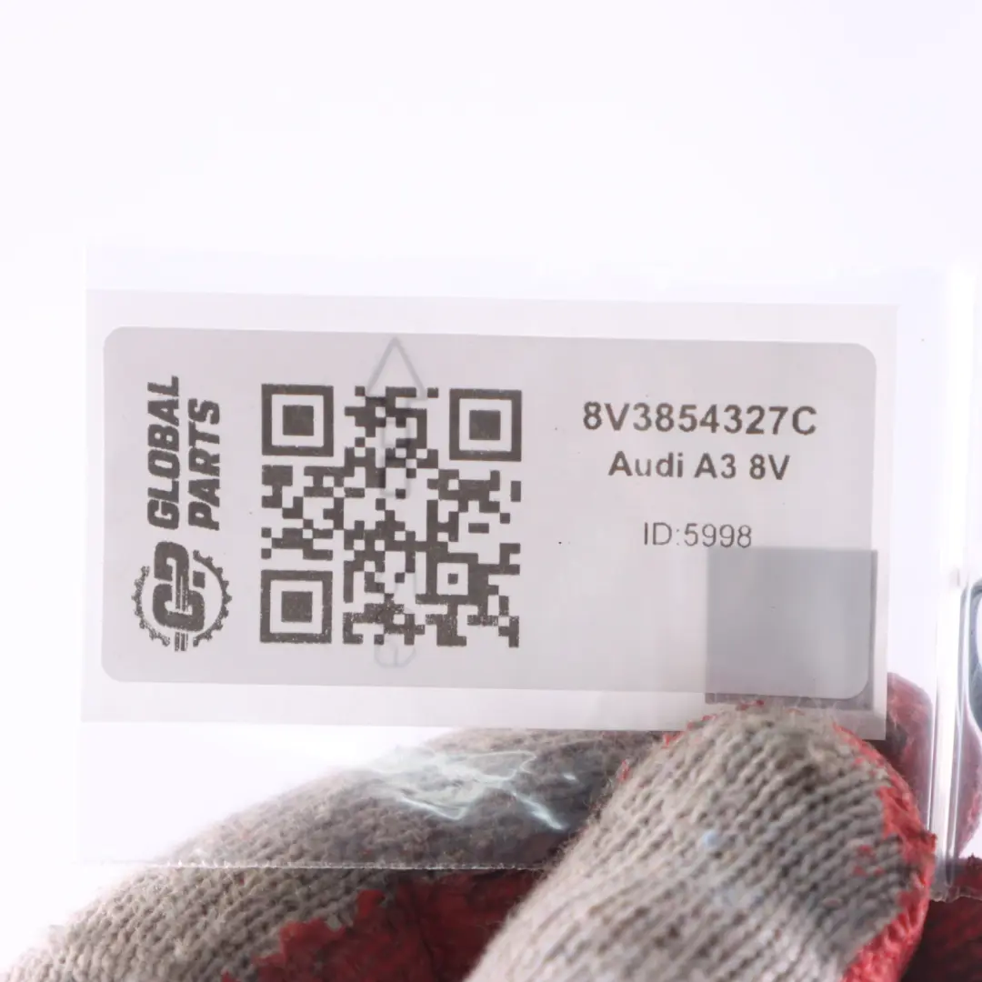 Déflecteur d'eau de pare-brise avant gauche pour Audi A3 8V à propos du numéro de pièce 8V3854327C Audi A3 8V Déflecteur d'eau de pare-brise avant gauche - SKU 8V3854327C - Numéro de pièce 8V3854327C