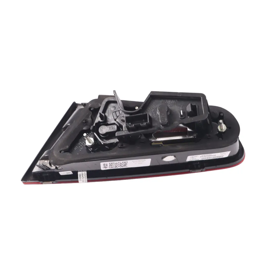 Portellone Posteriore Luce LED Sinistra Interno per Audi A3 8V con numero di parte 8V3945093B Audi A3 8V Portellone Posteriore Luce LED Sinistra Interno - SKU 8V3945093B - Numero di parte 8V3945093B